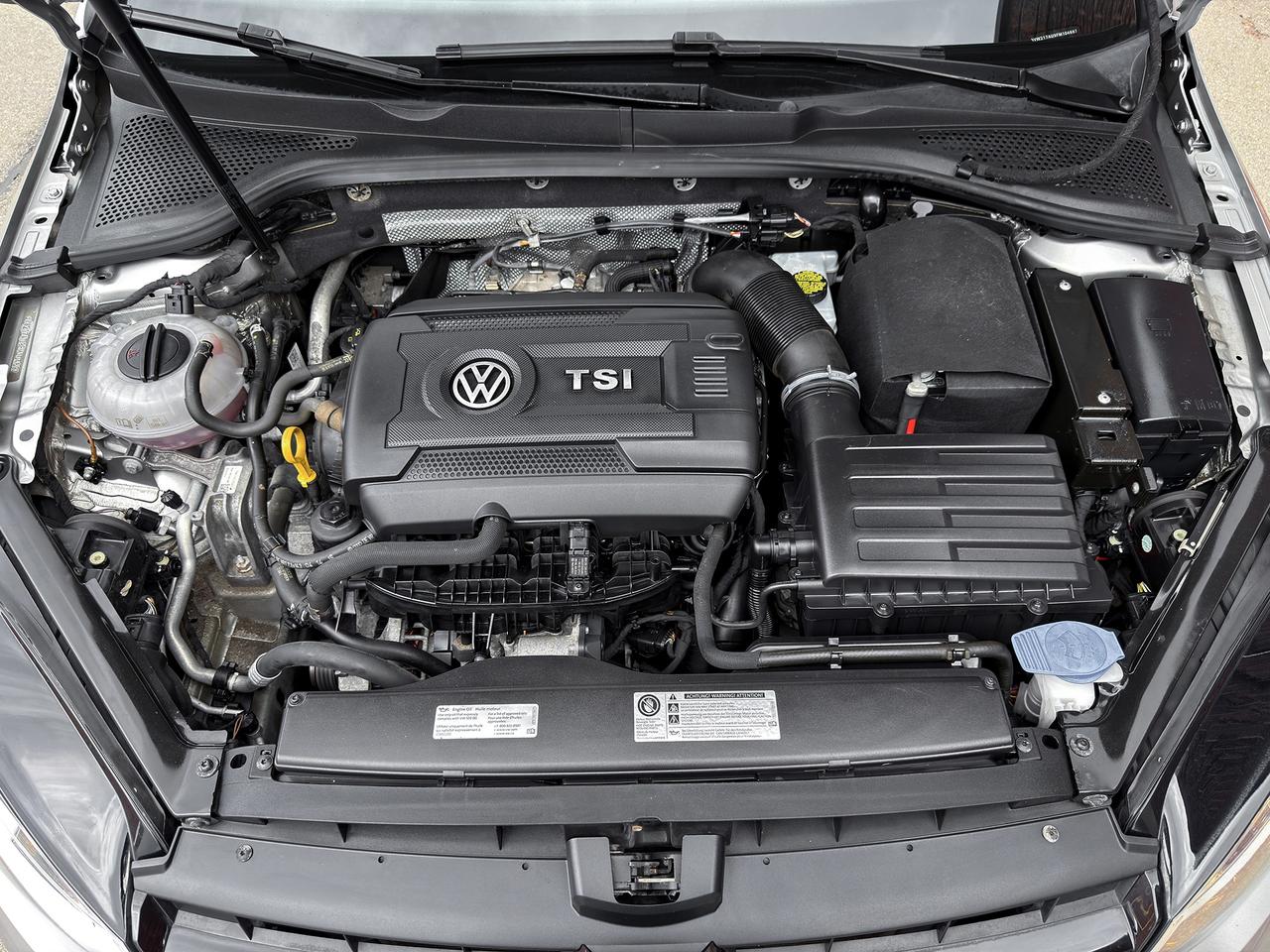 2015 Volkswagen Golf TRENDLINE Photo