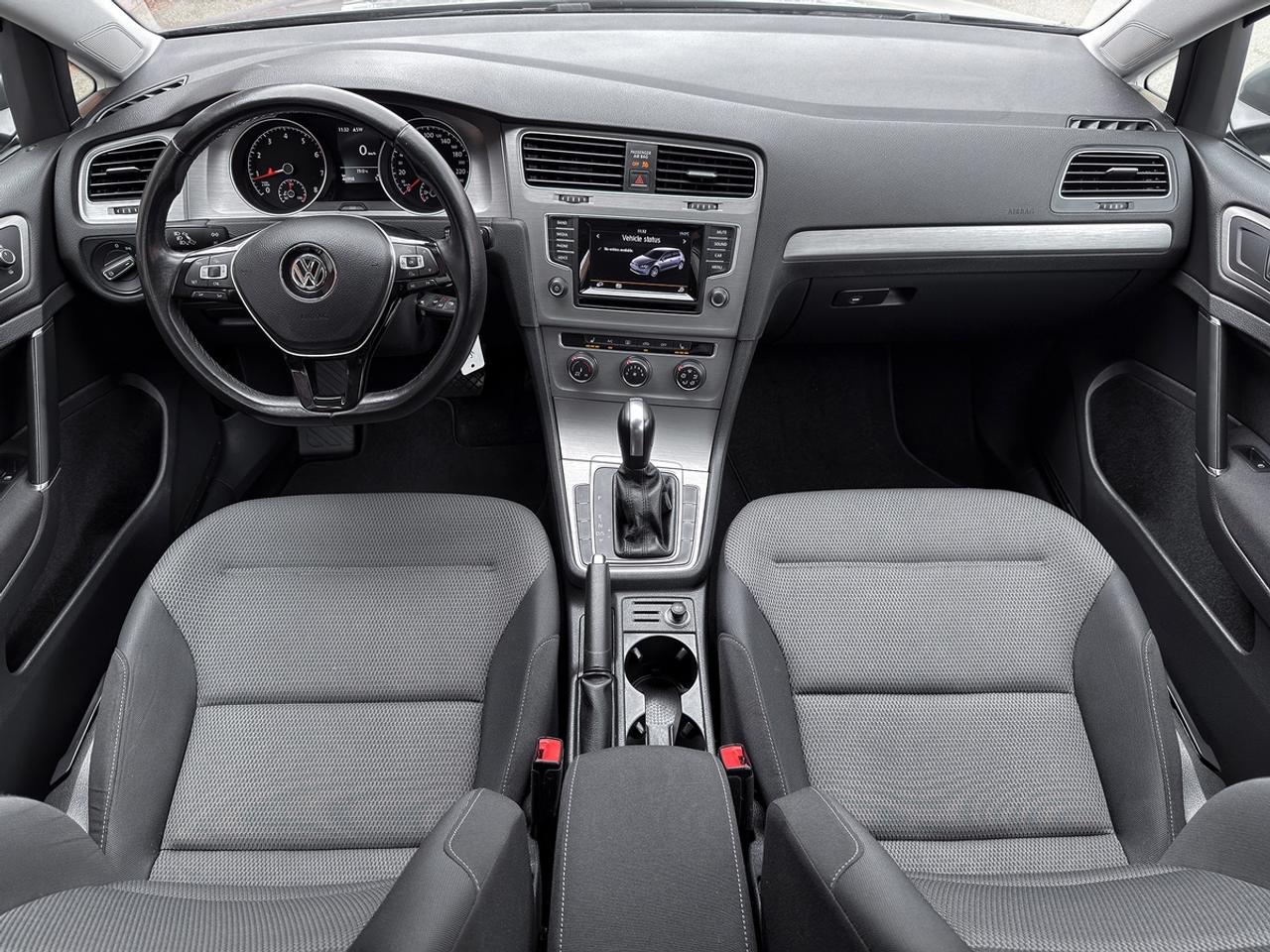 2015 Volkswagen Golf TRENDLINE Photo4