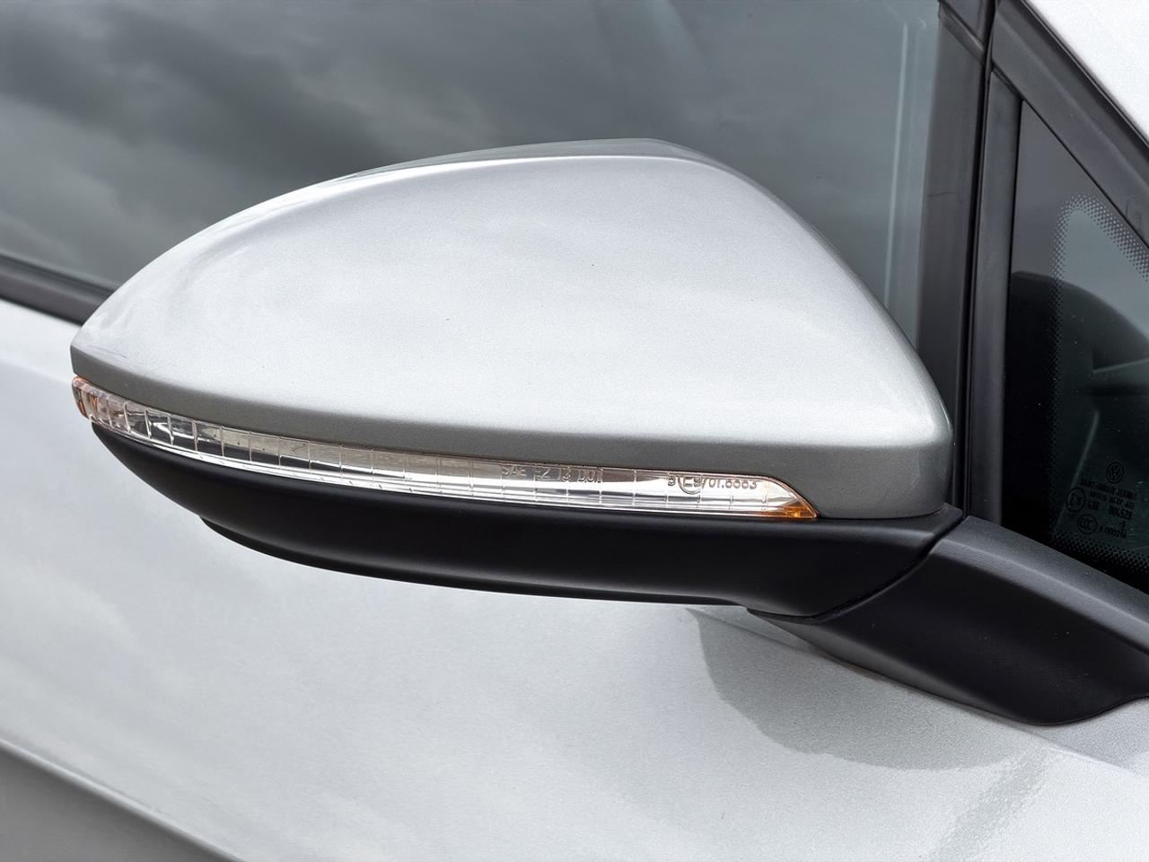 2015 Volkswagen Golf TRENDLINE Photo