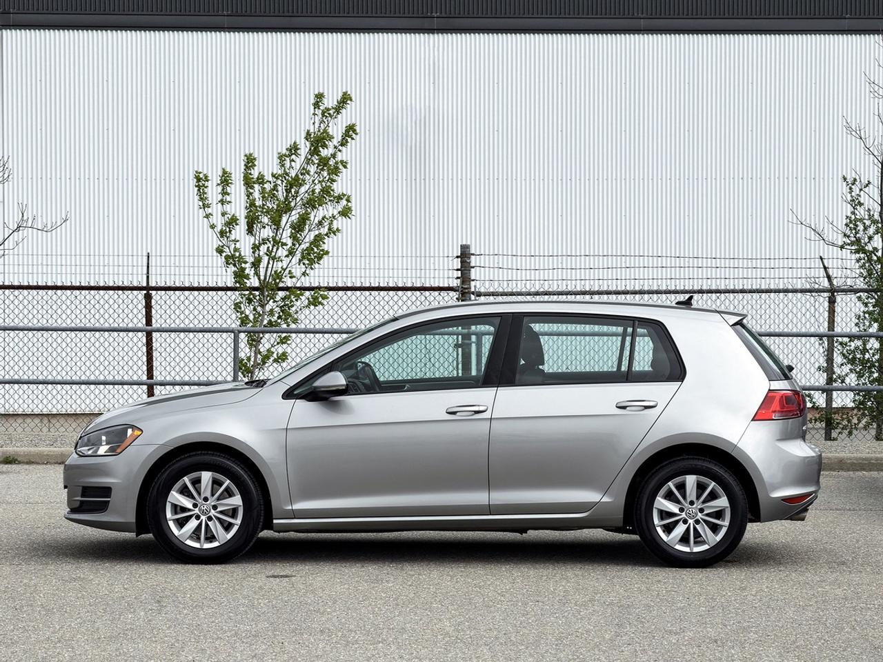 2015 Volkswagen Golf TRENDLINE Photo