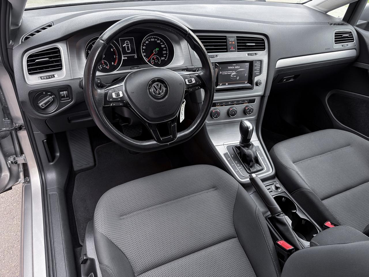 2015 Volkswagen Golf TRENDLINE Photo