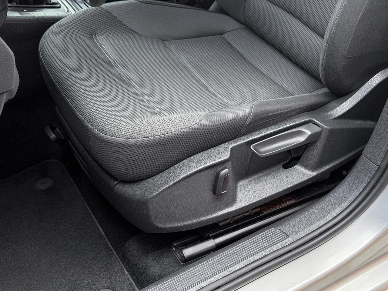 2015 Volkswagen Golf TRENDLINE Photo