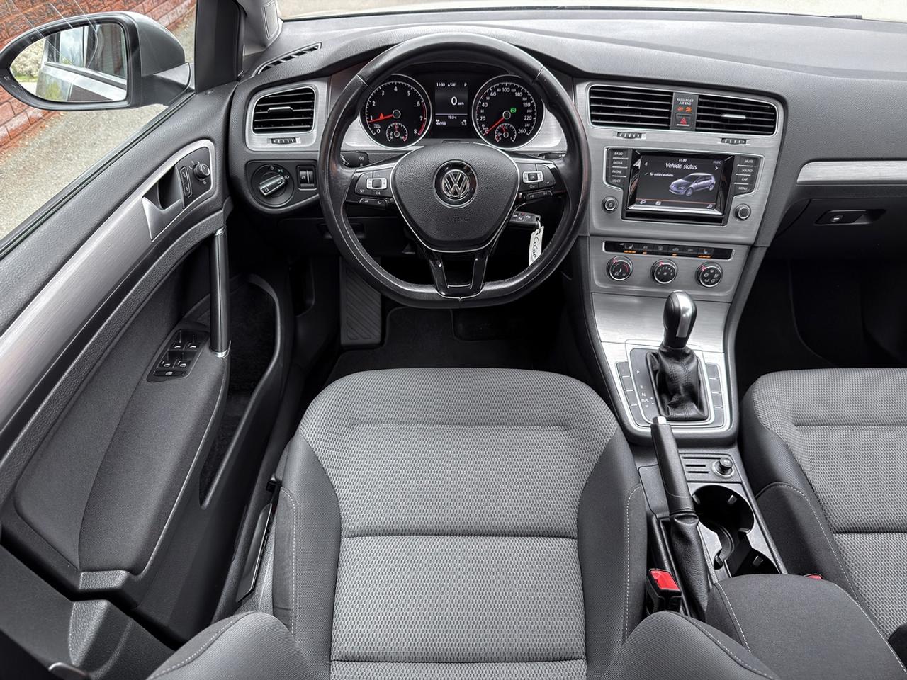 2015 Volkswagen Golf TRENDLINE Photo
