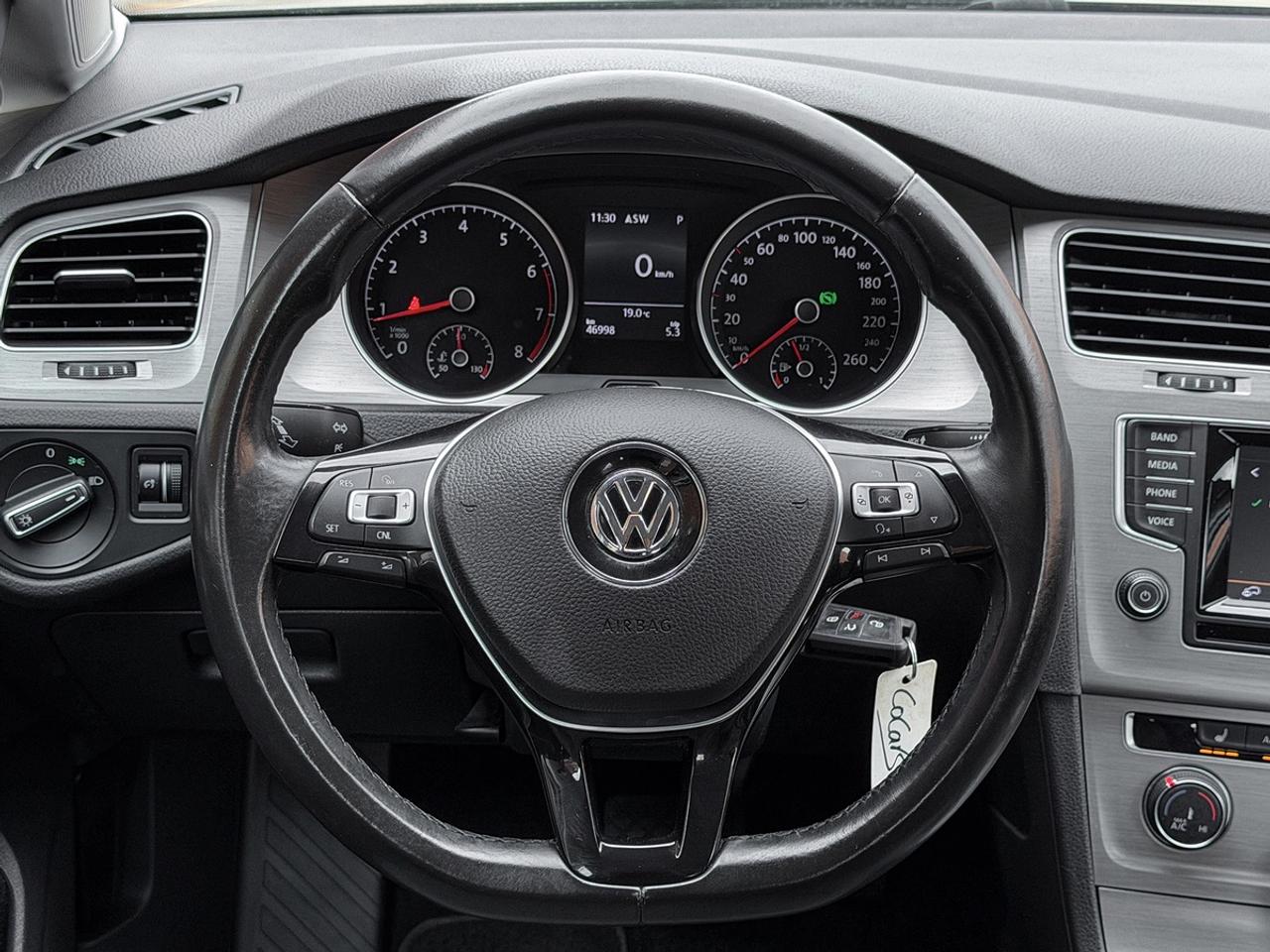 2015 Volkswagen Golf TRENDLINE Photo