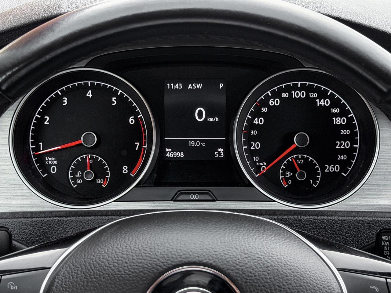 2015 Volkswagen Golf TRENDLINE Photo