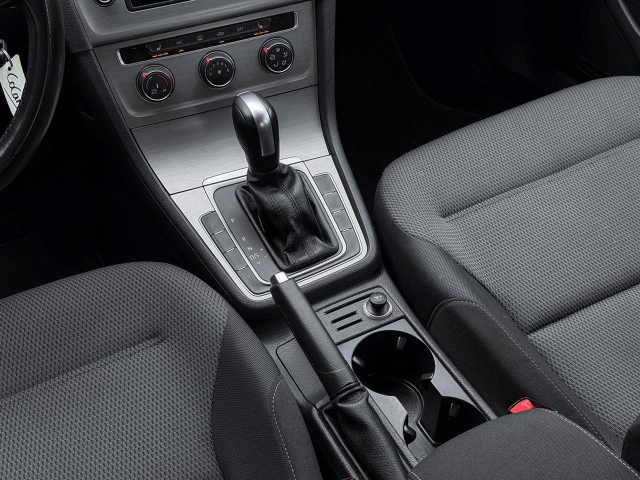 2015 Volkswagen Golf TRENDLINE Photo