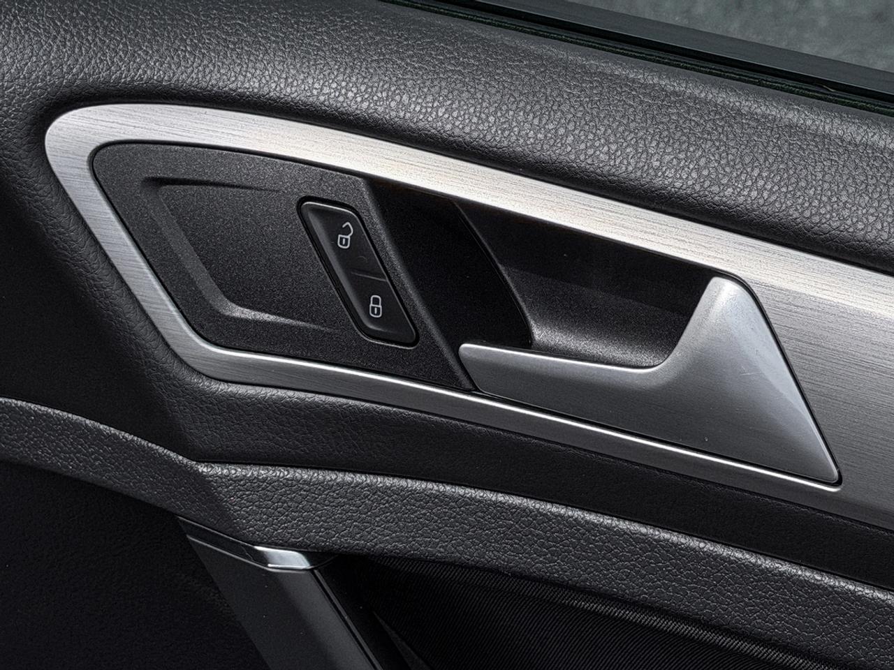 2015 Volkswagen Golf TRENDLINE Photo