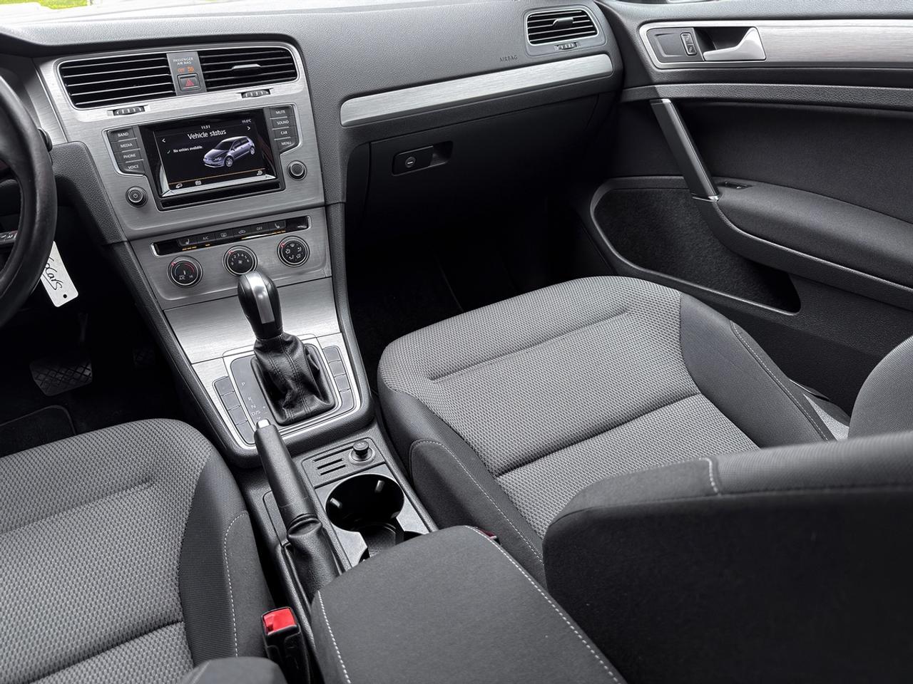 2015 Volkswagen Golf TRENDLINE Photo