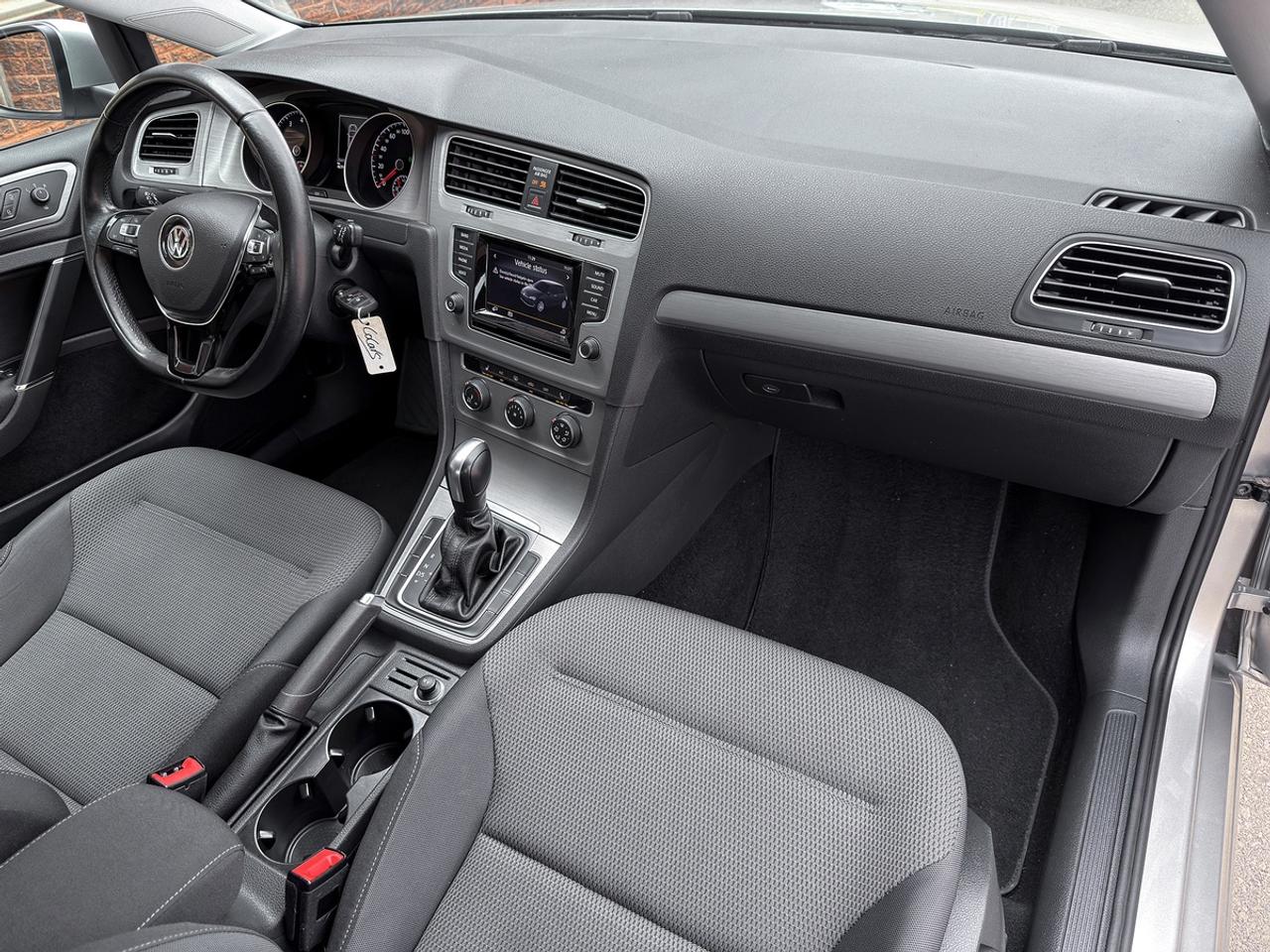 2015 Volkswagen Golf TRENDLINE Photo