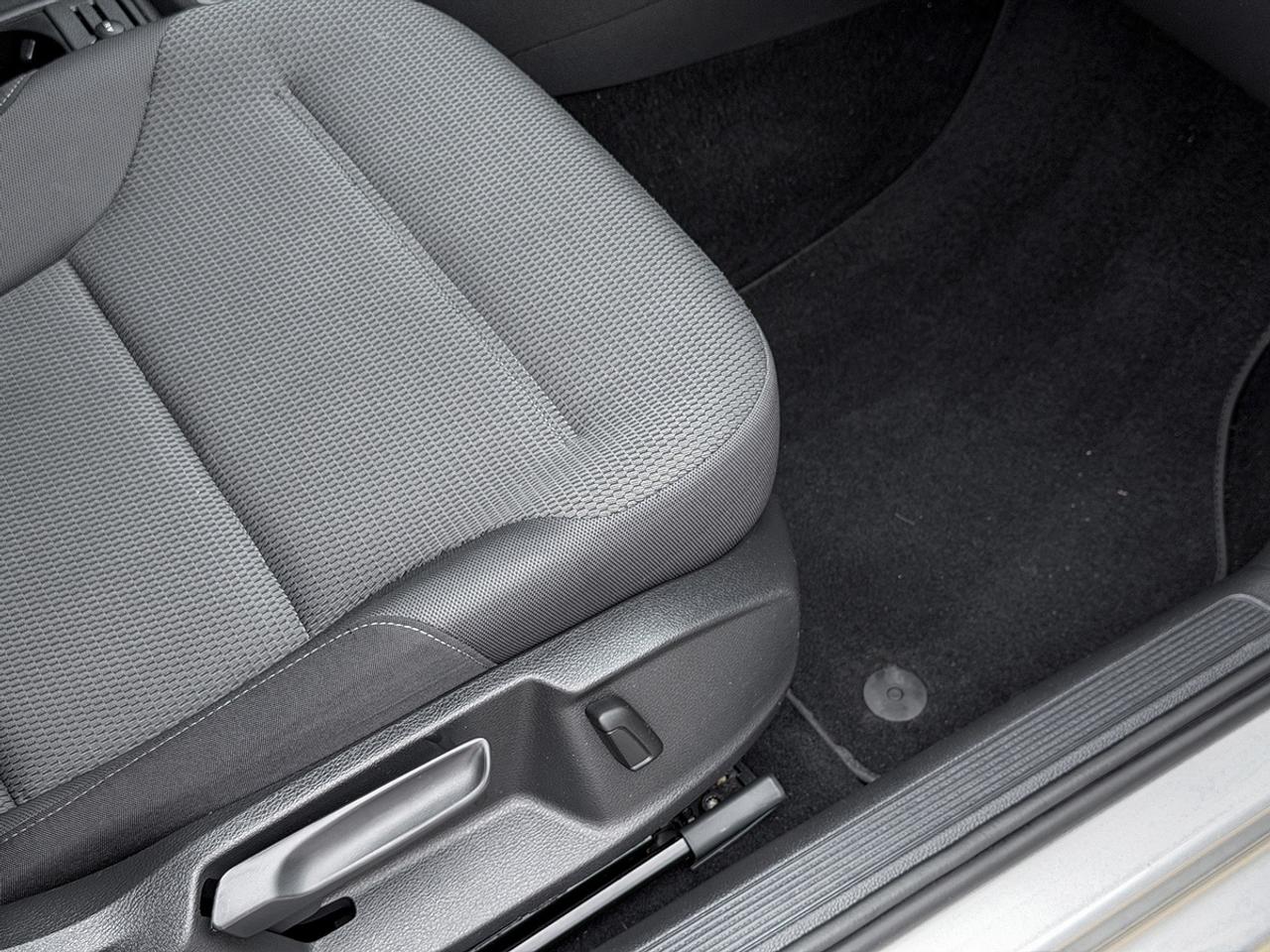 2015 Volkswagen Golf TRENDLINE Photo
