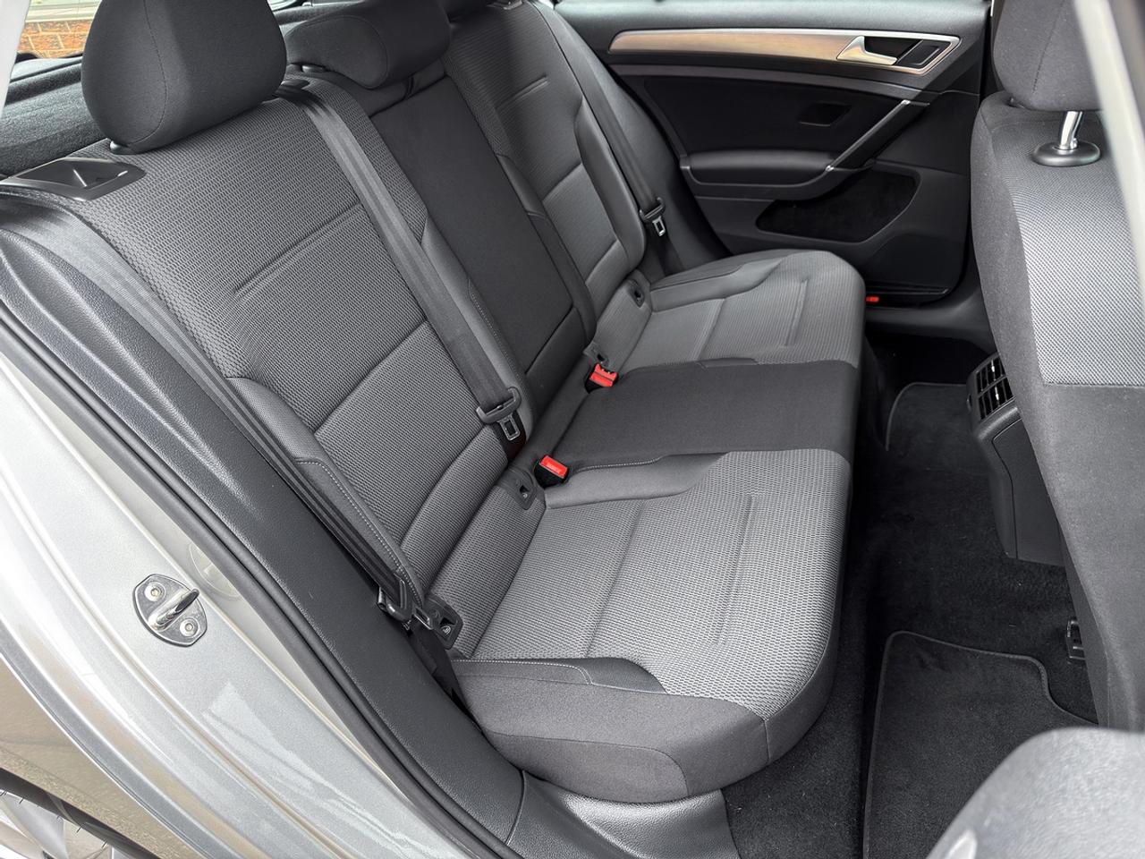 2015 Volkswagen Golf TRENDLINE Photo