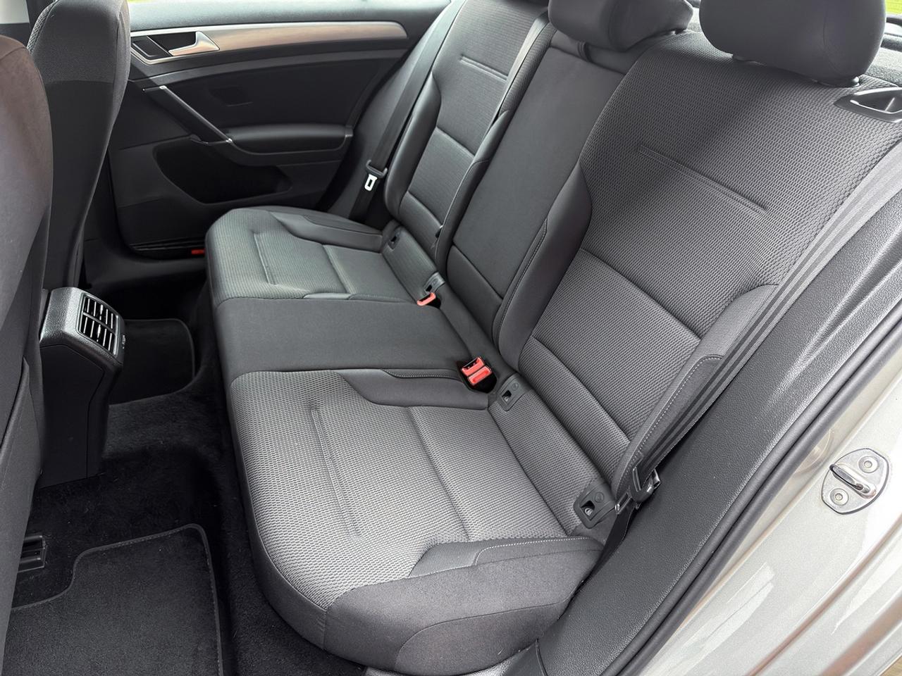 2015 Volkswagen Golf TRENDLINE Photo