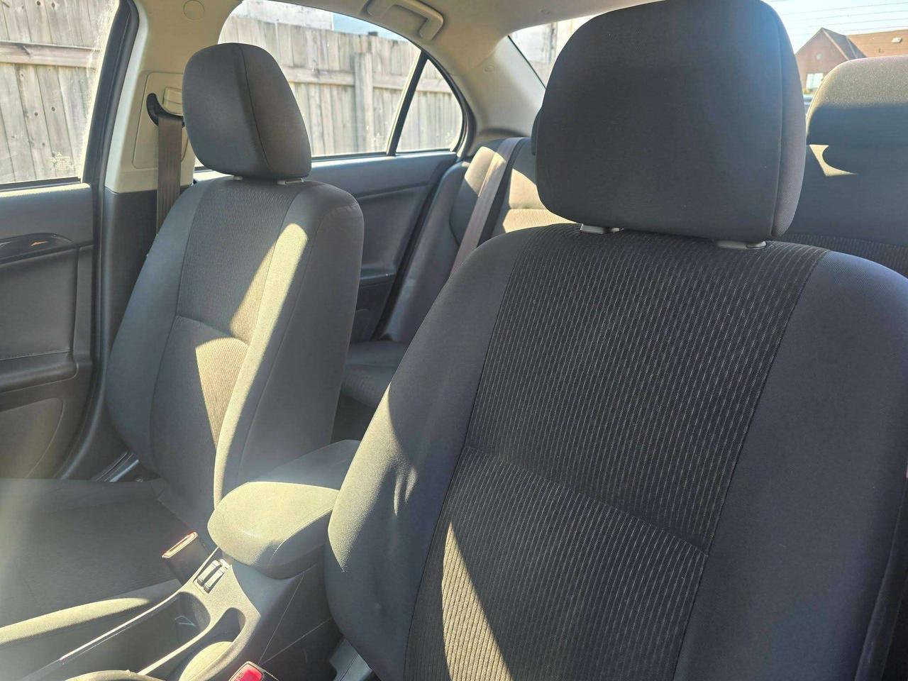 2016 Mitsubishi Lancer ES Photo