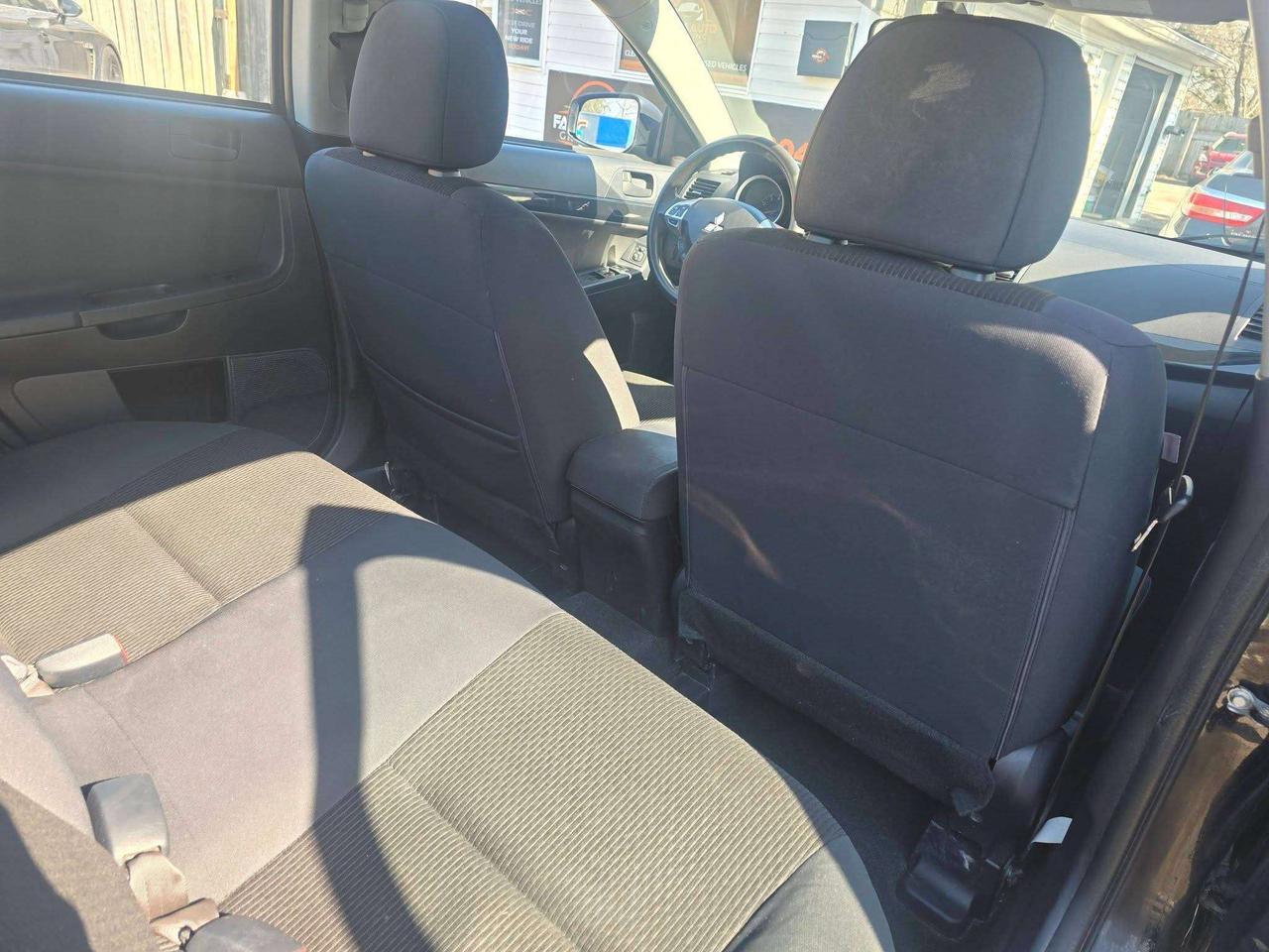 2016 Mitsubishi Lancer ES Photo