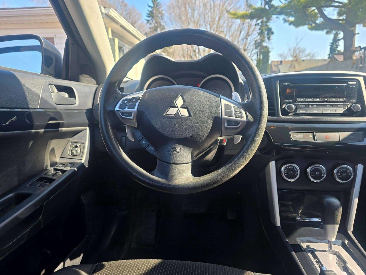 2016 Mitsubishi Lancer ES Photo