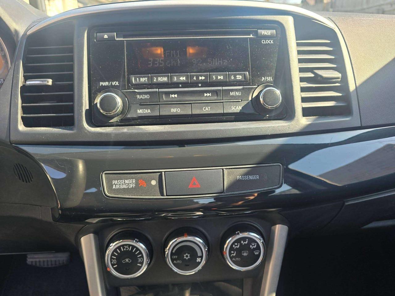 2016 Mitsubishi Lancer ES Photo