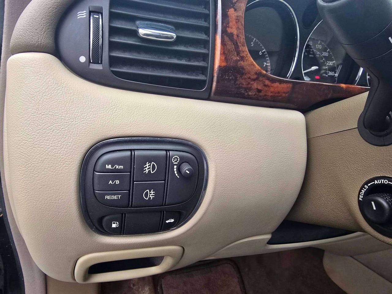2004 Jaguar XJ XJ8 Photo