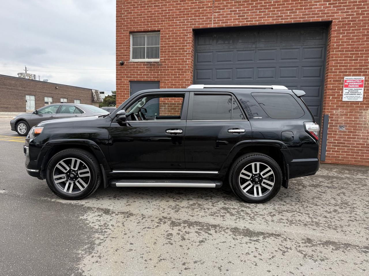 2021 Toyota 4Runner LIMITED, 7 SEATER, NAV, SUNROOF Photo