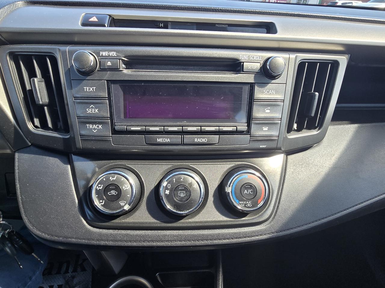 2014 Toyota RAV4 LE Photo