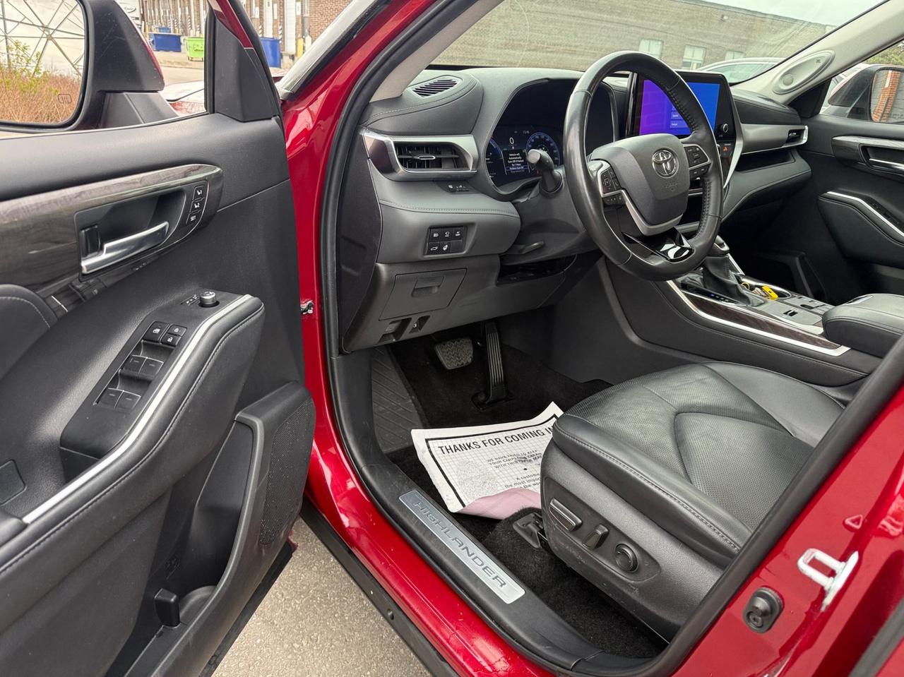 2024 Toyota Highlander Hybrid Limited AWD, PLATINUM PKG Photo