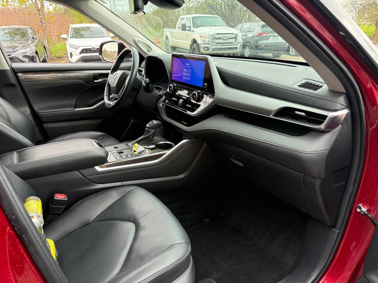 2024 Toyota Highlander Hybrid Limited AWD, PLATINUM PKG Photo