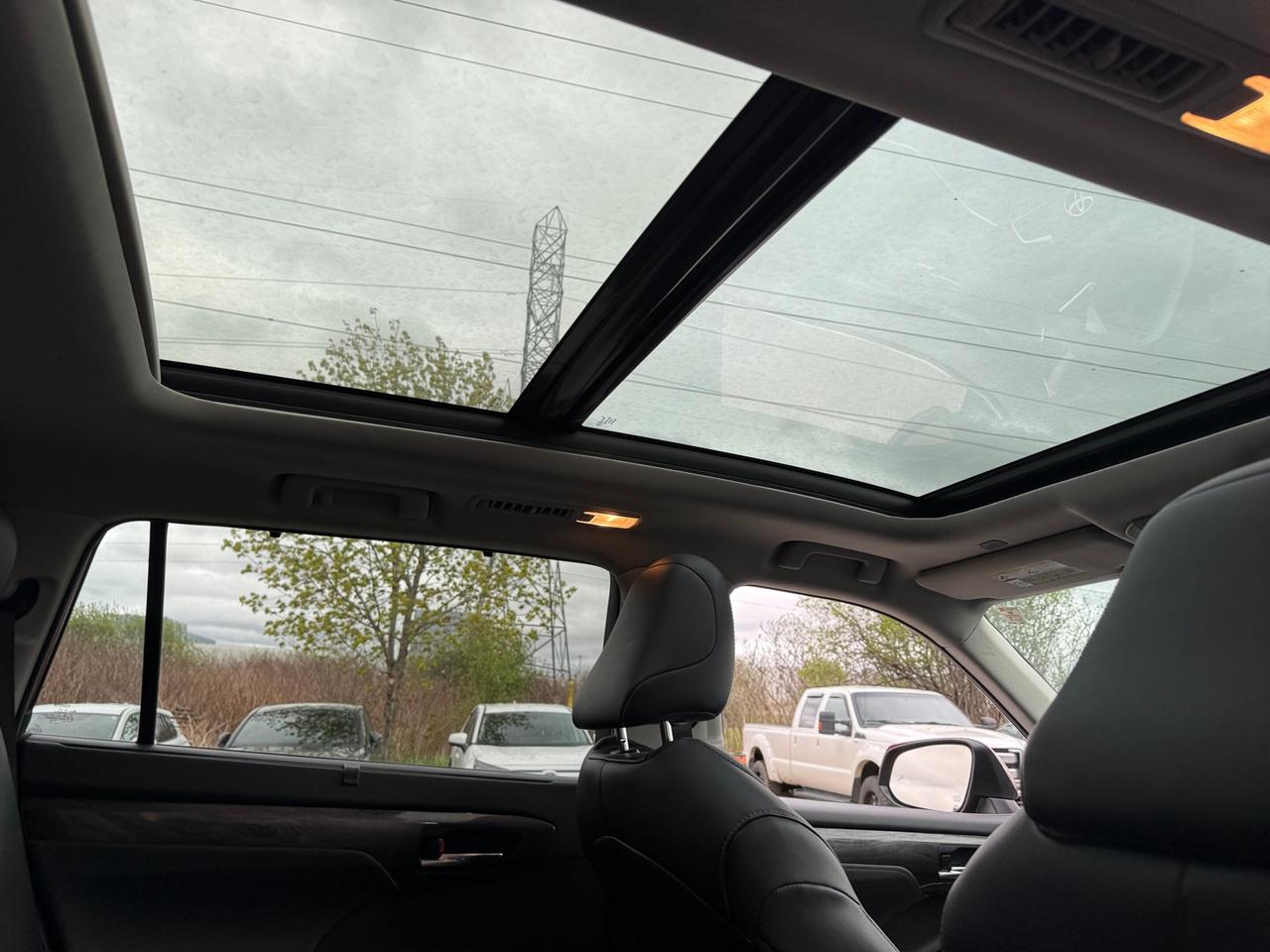 2024 Toyota Highlander Hybrid Limited AWD, PLATINUM PKG Photo