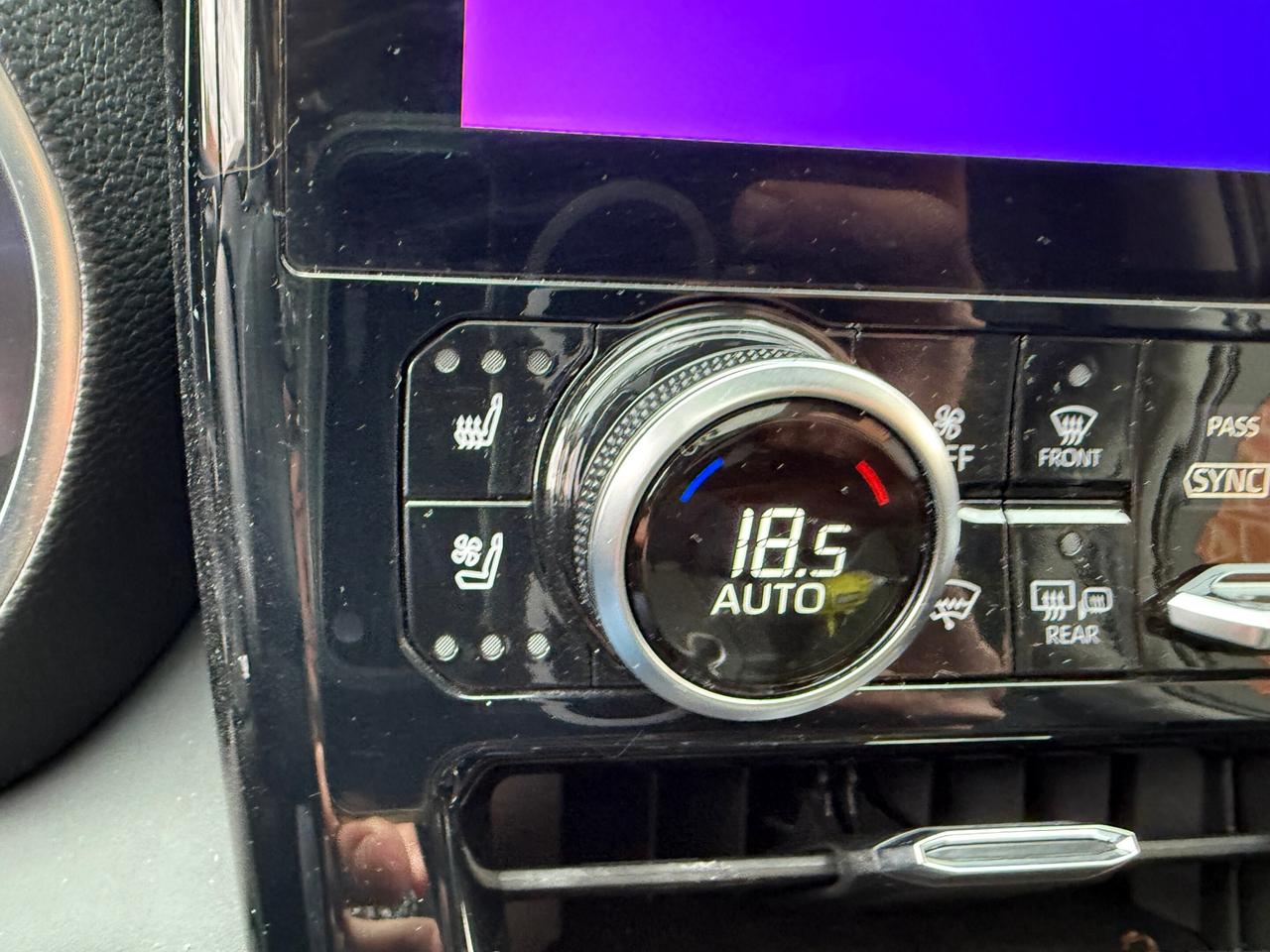 2024 Toyota Highlander Hybrid Limited AWD, PLATINUM PKG Photo