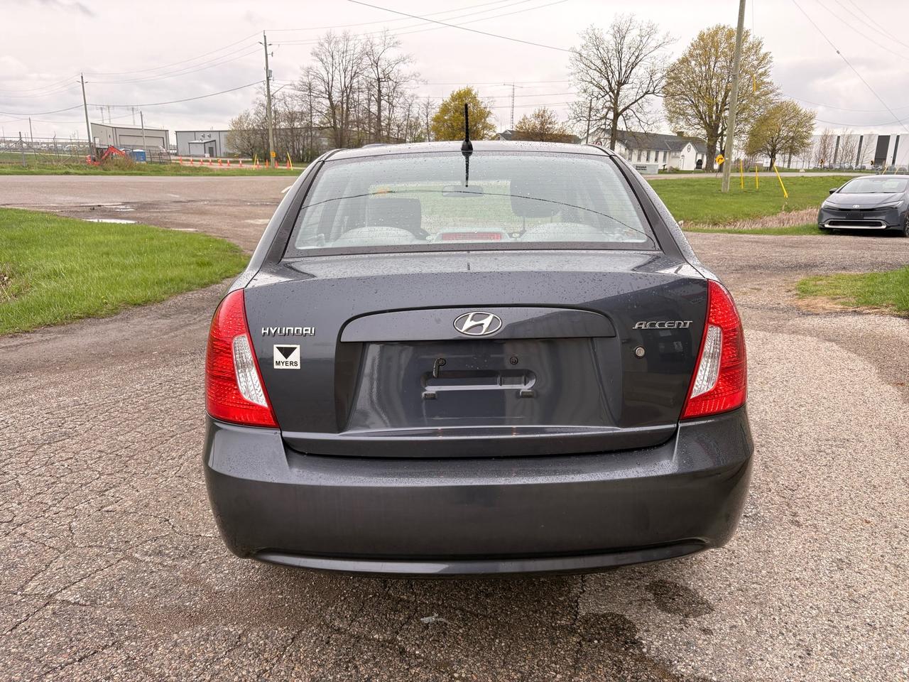 2011 Hyundai Accent 4dr Sdn Auto GL Photo4