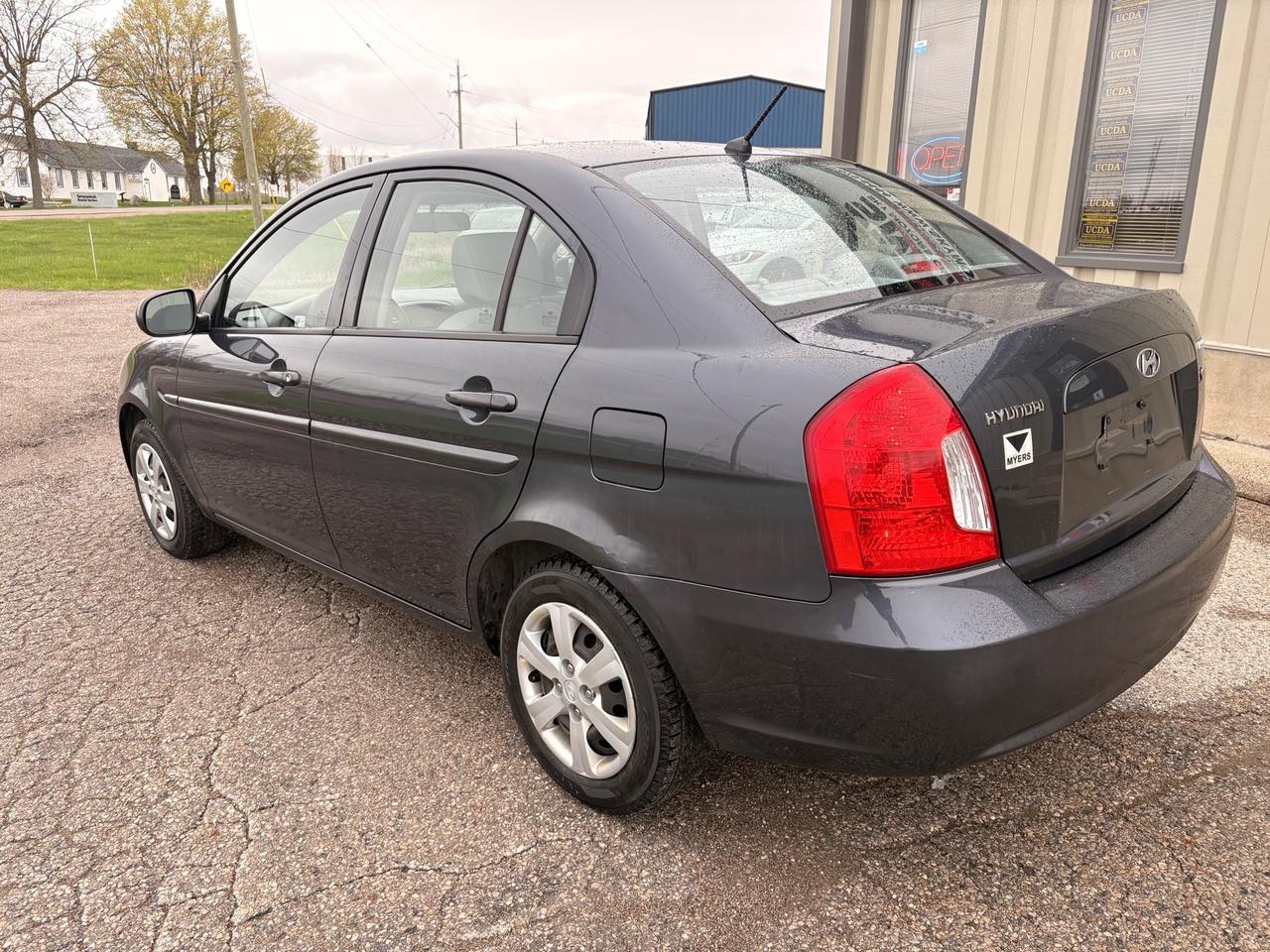 2011 Hyundai Accent 4dr Sdn Auto GL Photo