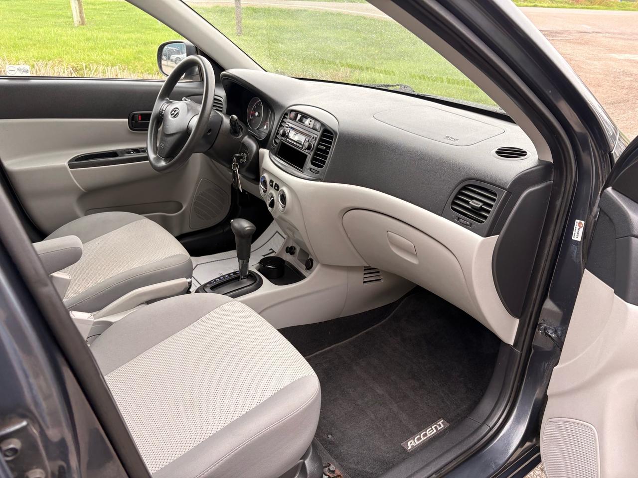 2011 Hyundai Accent 4dr Sdn Auto GL Photo