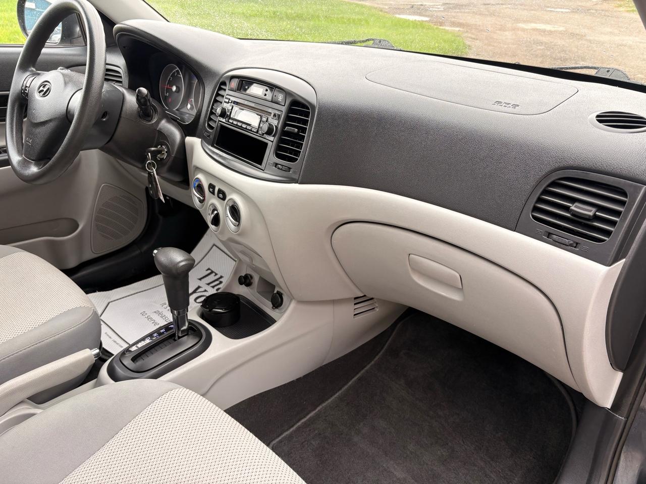 2011 Hyundai Accent 4dr Sdn Auto GL Photo
