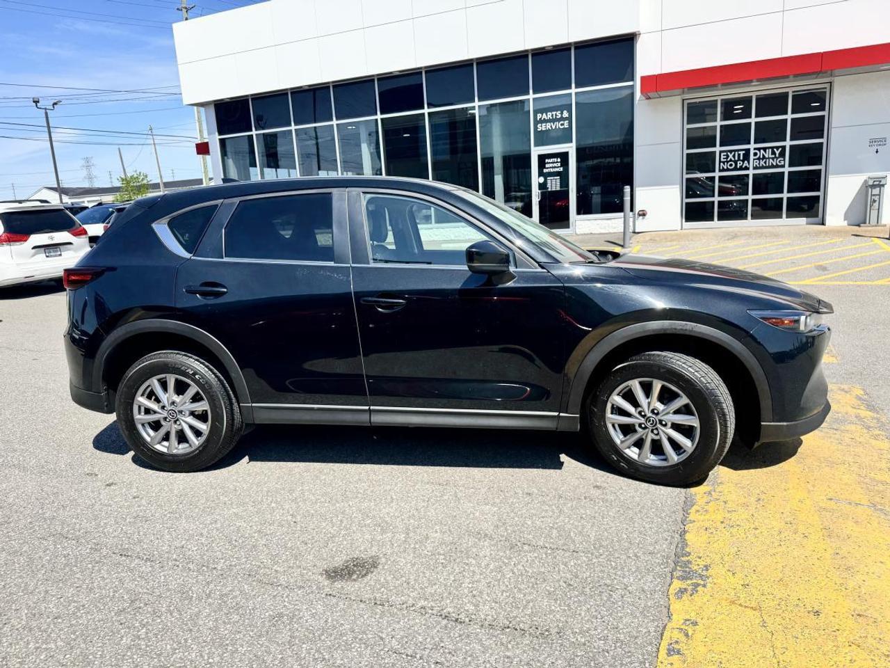 2023 Mazda CX-5 GS AWD/ EXTENDED WARRANTY/ 3.95% RATE/ MUST SEE Photo