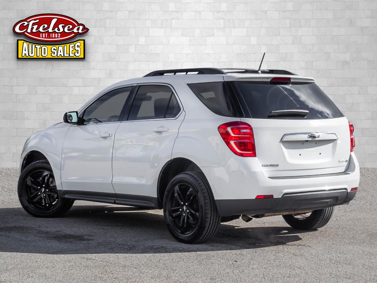 2017 Chevrolet Equinox LT 2WD Photo