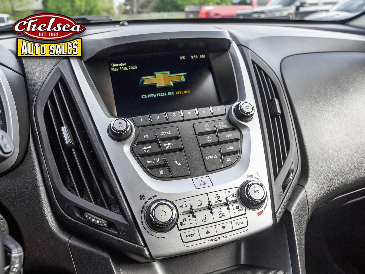 2017 Chevrolet Equinox LT 2WD Photo