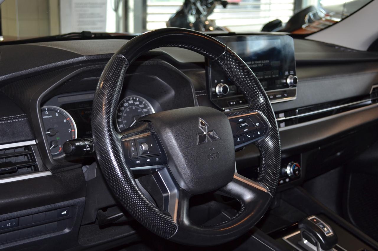 2022 Mitsubishi Outlander  Photo