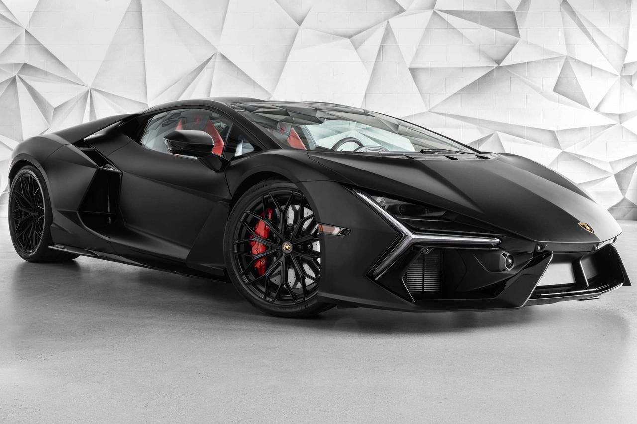 2024 Lamborghini Revuelto  Photo