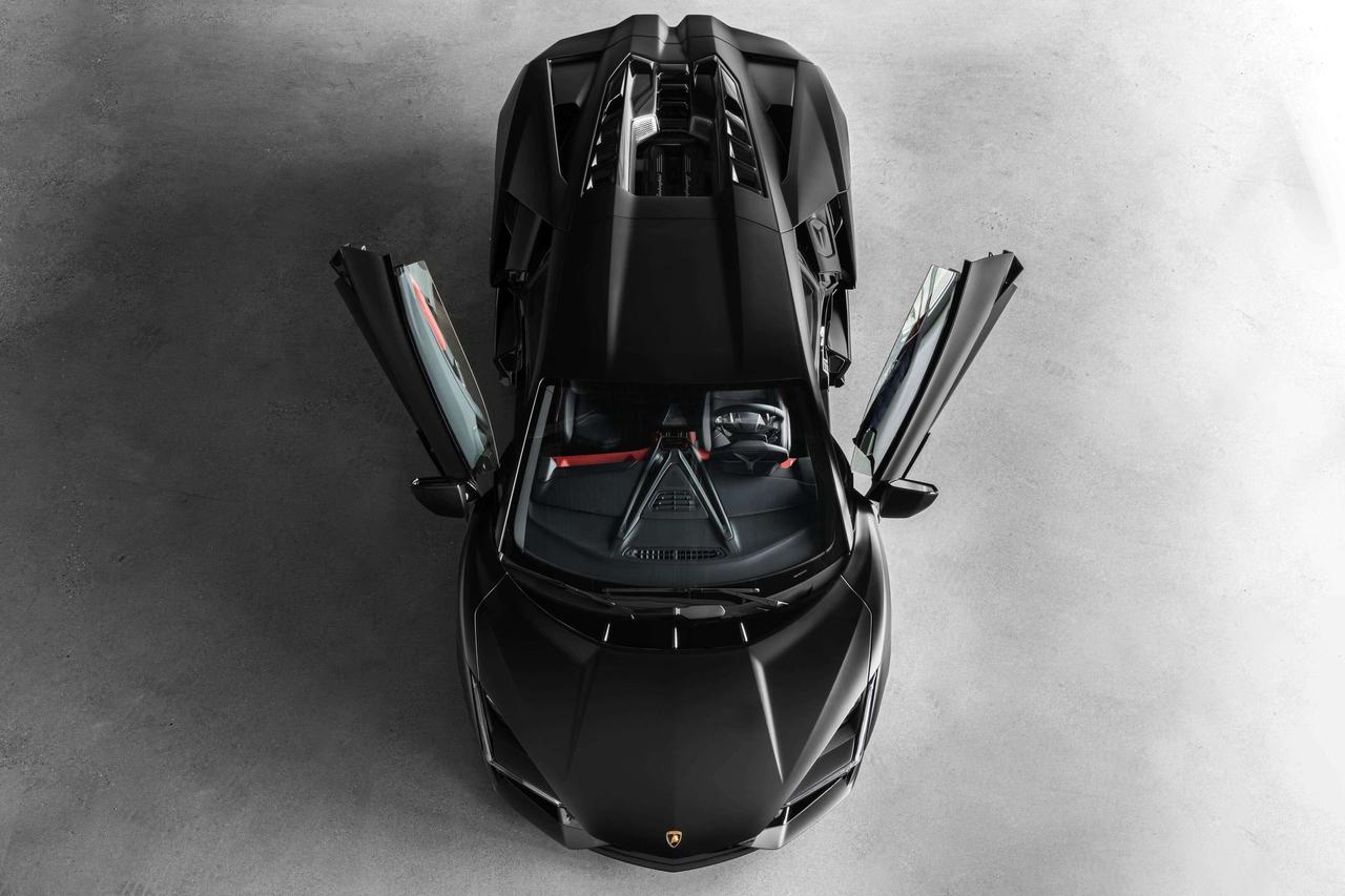 2024 Lamborghini Revuelto  Photo