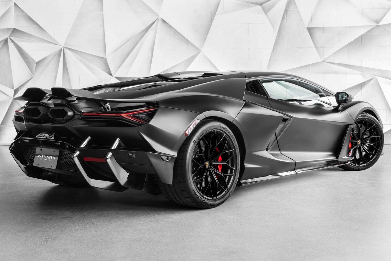 2024 Lamborghini Revuelto  Photo