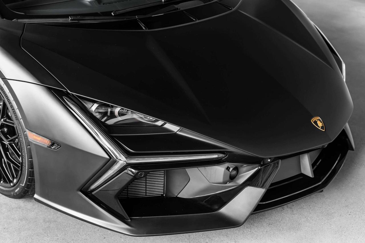 2024 Lamborghini Revuelto  Photo