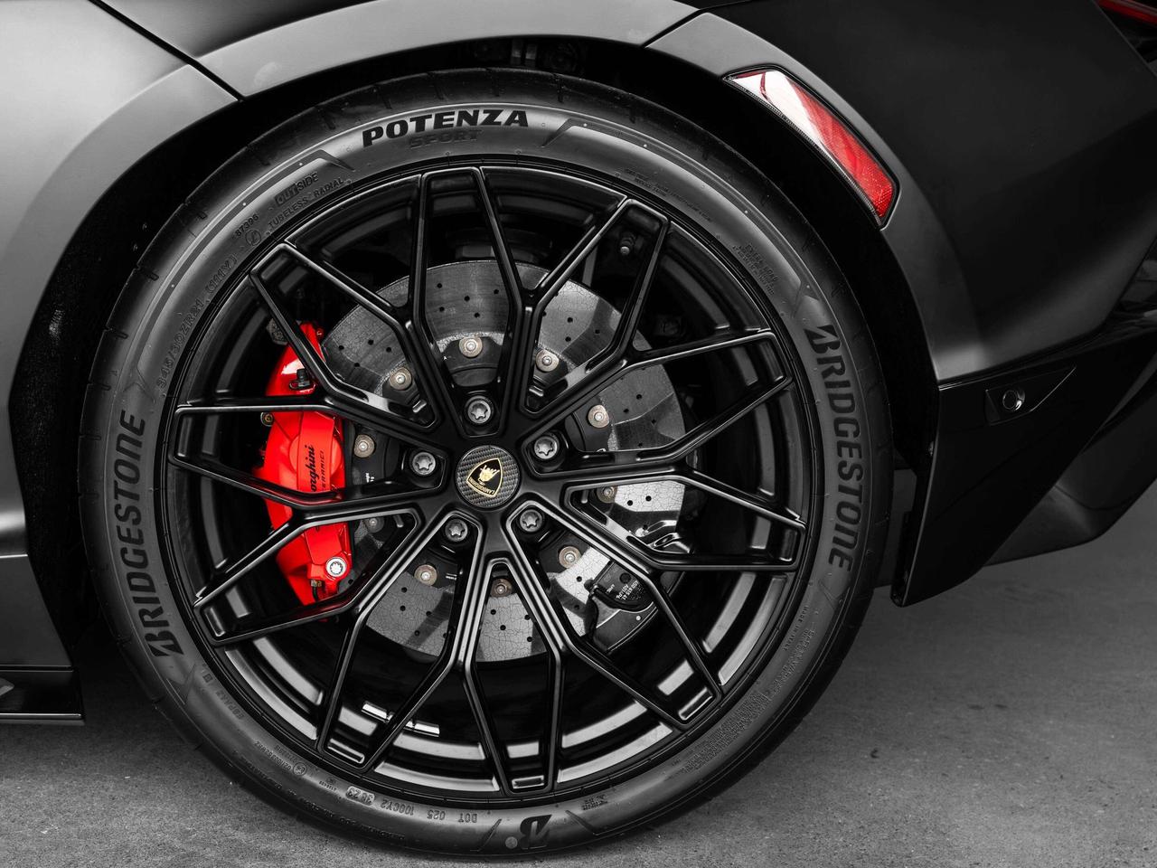 2024 Lamborghini Revuelto  Photo