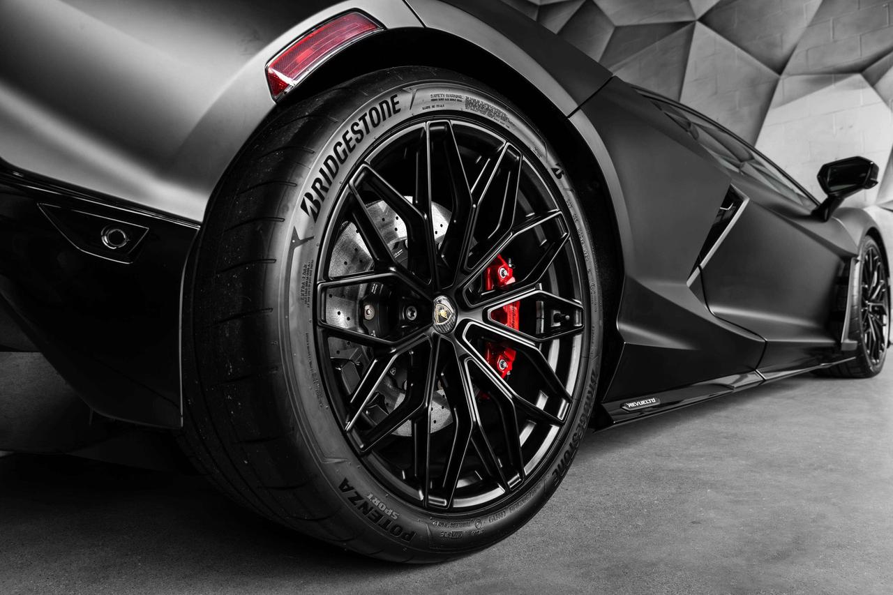 2024 Lamborghini Revuelto  Photo