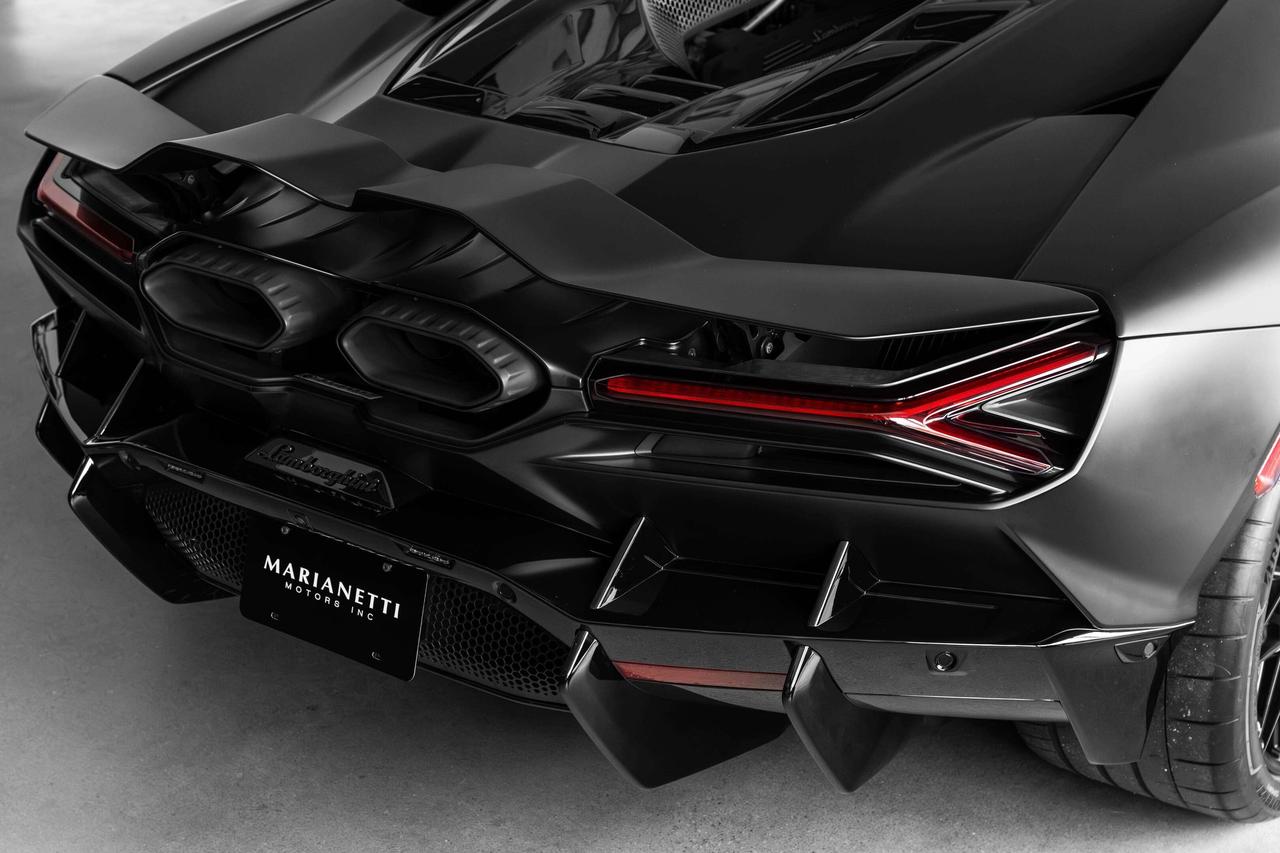 2024 Lamborghini Revuelto  Photo