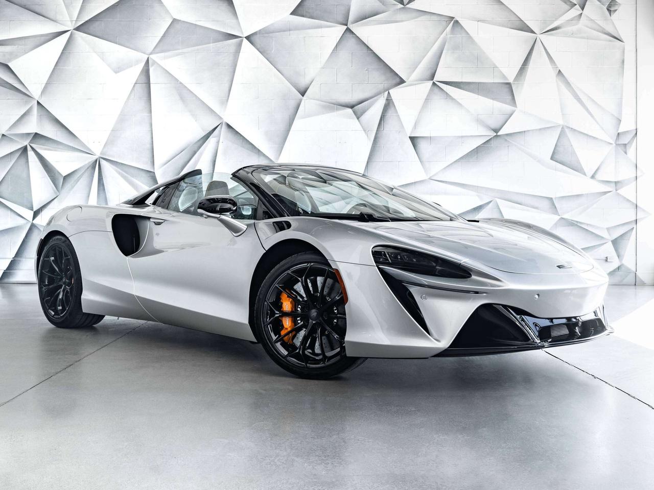 2025 McLaren Artura Spider Photo2