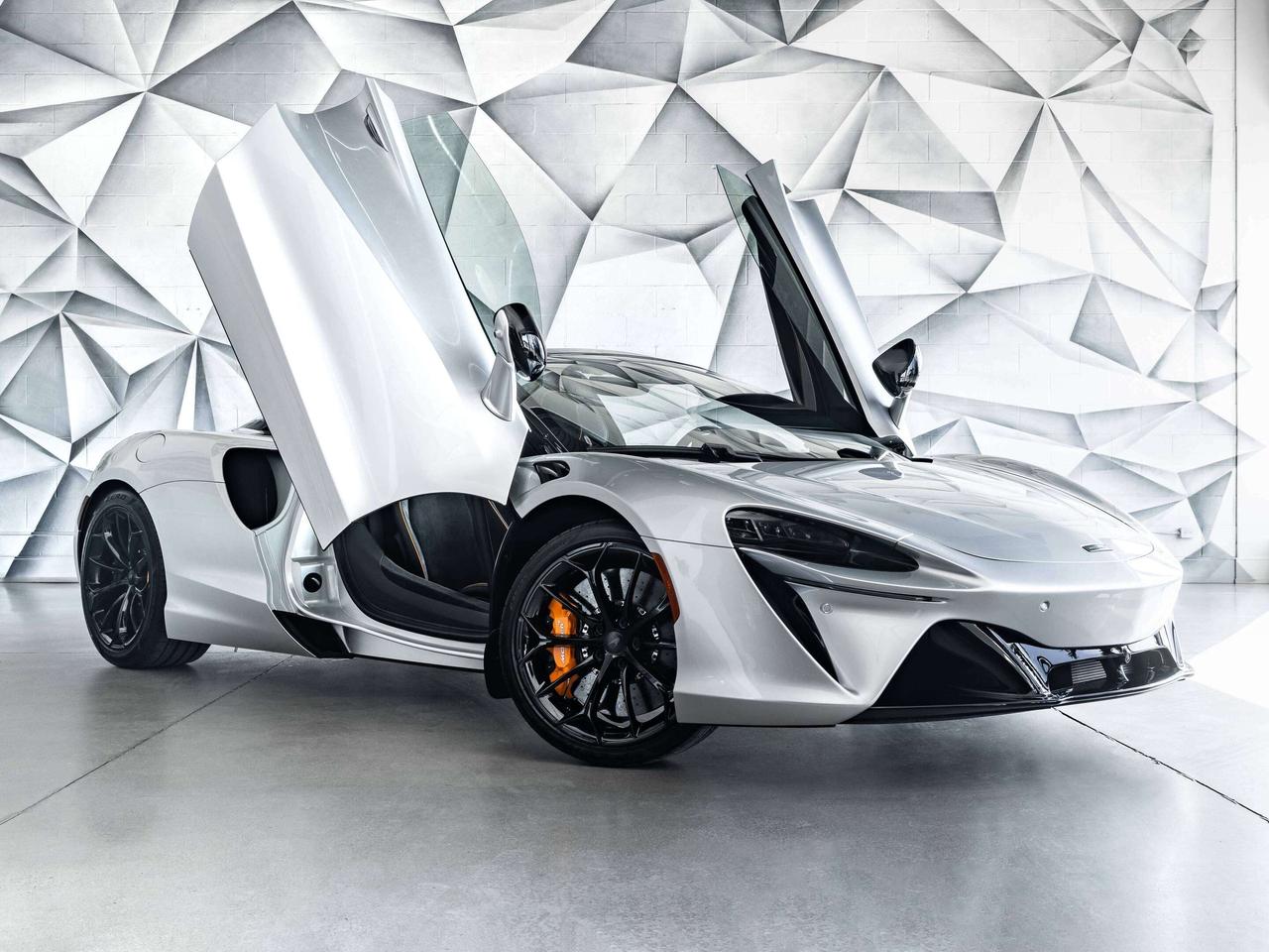 2025 McLaren Artura Spider Photo3