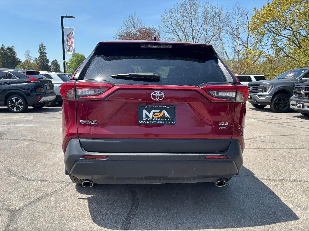 2024 Toyota RAV4 XLE ROOF HEATED STEERING ONE OWNER CLEAN C Photo