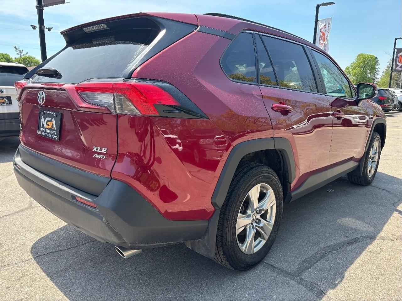 2024 Toyota RAV4 XLE ROOF HEATED STEERING ONE OWNER CLEAN C Photo