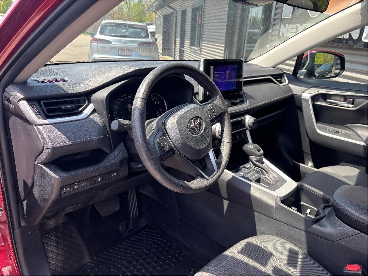 2024 Toyota RAV4 XLE ROOF HEATED STEERING ONE OWNER CLEAN C Photo