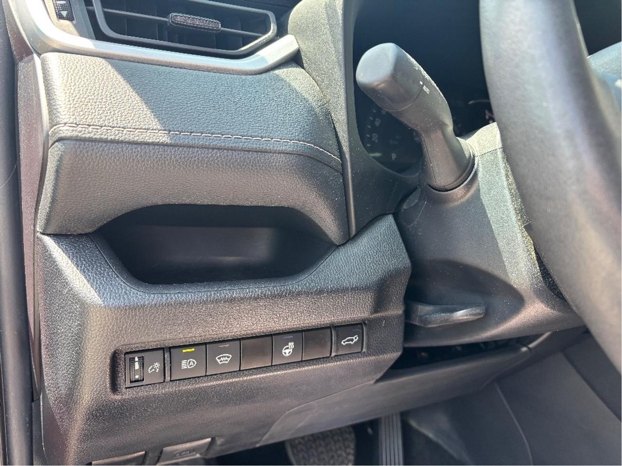 2024 Toyota RAV4 XLE ROOF HEATED STEERING ONE OWNER CLEAN C Photo