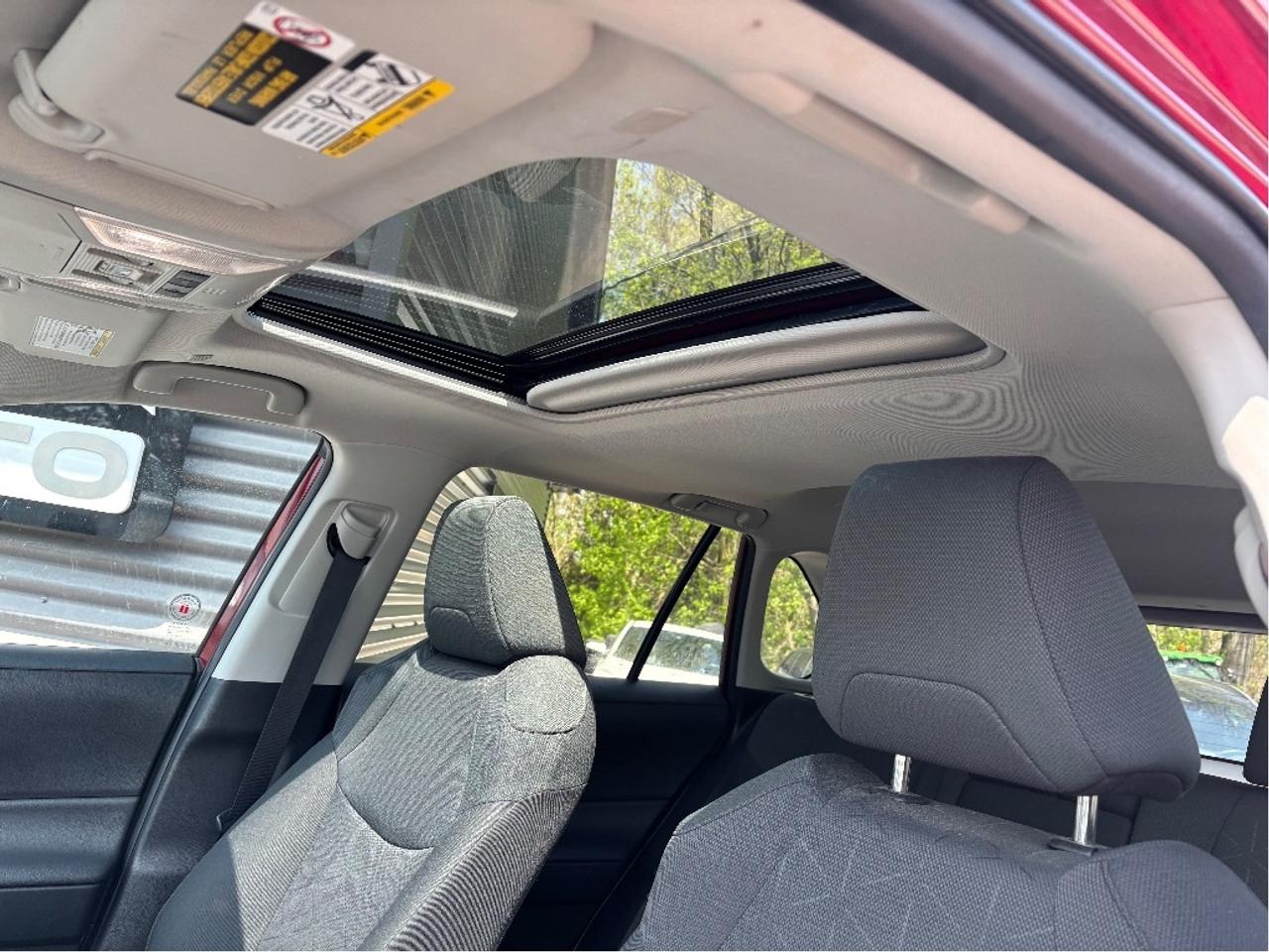 2024 Toyota RAV4 XLE ROOF HEATED STEERING ONE OWNER CLEAN C Photo