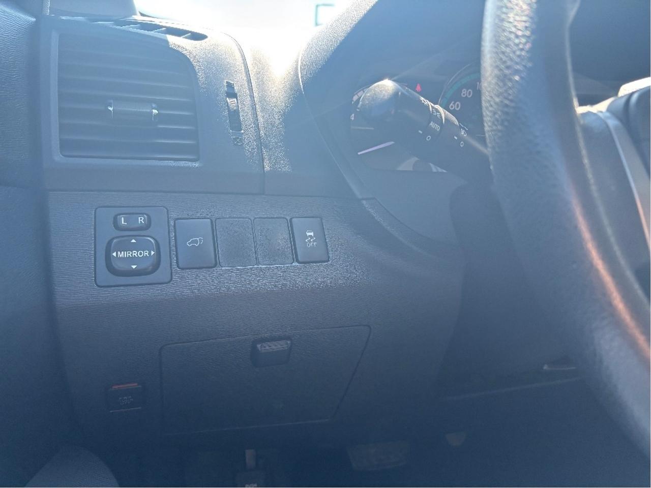 2016 Toyota Venza XLE AWD LEATHER NAV PANO ROOF Photo